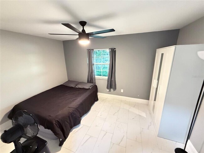 Building Photo - 128 Sandalwood Dr