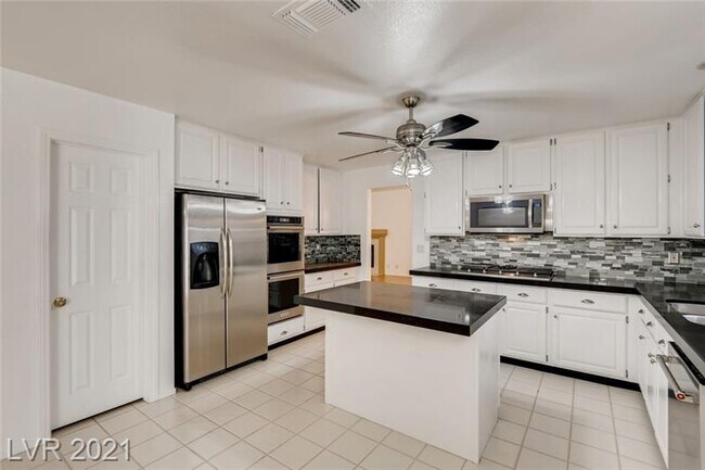 Building Photo - 2036 Shadow Brook Way
