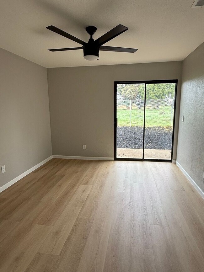Building Photo - Beautifully Remodeled Duplex in Galt, CA
