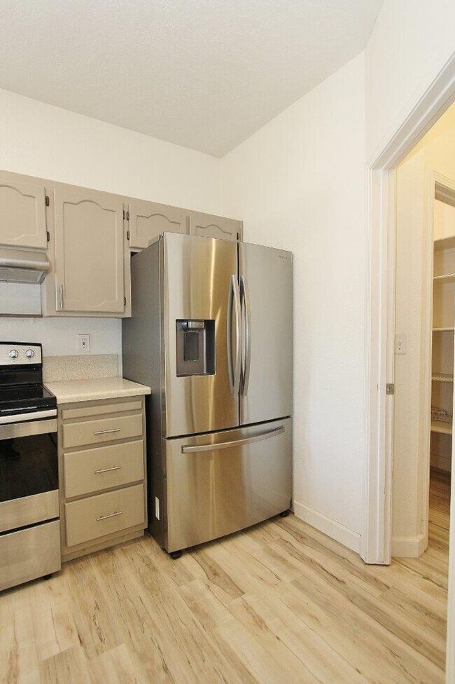 Building Photo - Immaculate Single-Level Home