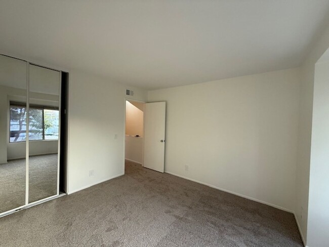 Building Photo - 2 bedroom townhome in Prime Aliso Viejo Lo...