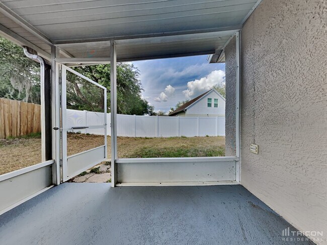 Building Photo - 24633 Laurel Ridge Dr