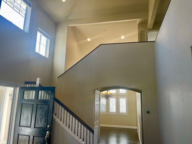 Building Photo - Great Escondido Rental