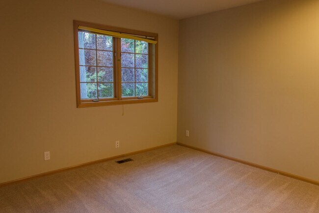Building Photo - 5Bd/2.75Ba Mercer Island House