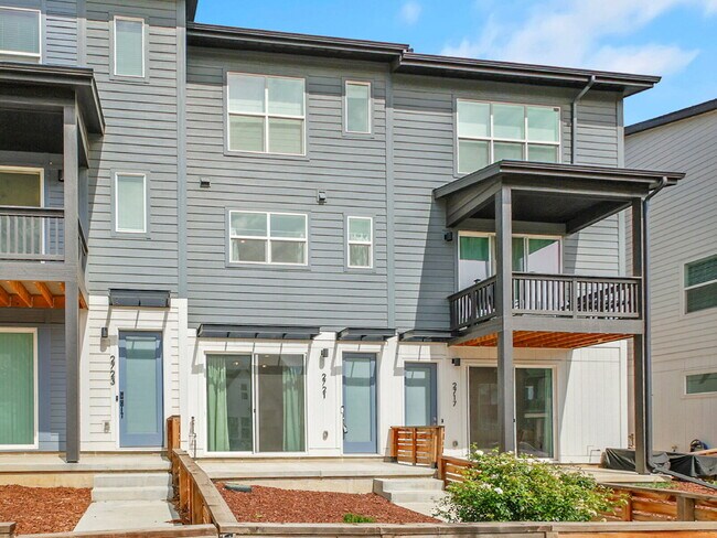 Building Photo - $2,850 - 2 Bed, 2.5 Bath Townhome in Broom...