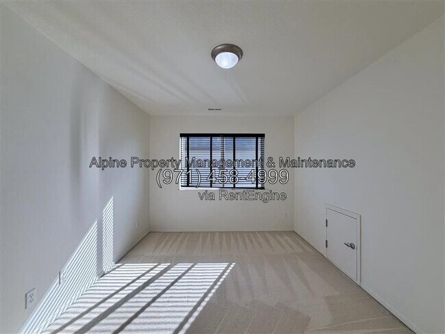 Building Photo - 4143 NW Meisner Dr