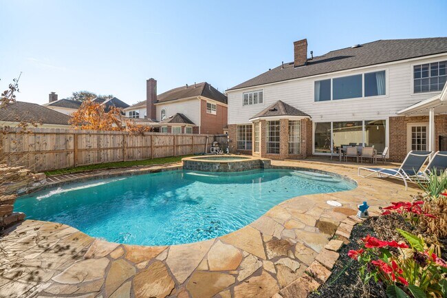 Building Photo - 5007 Cambridge St