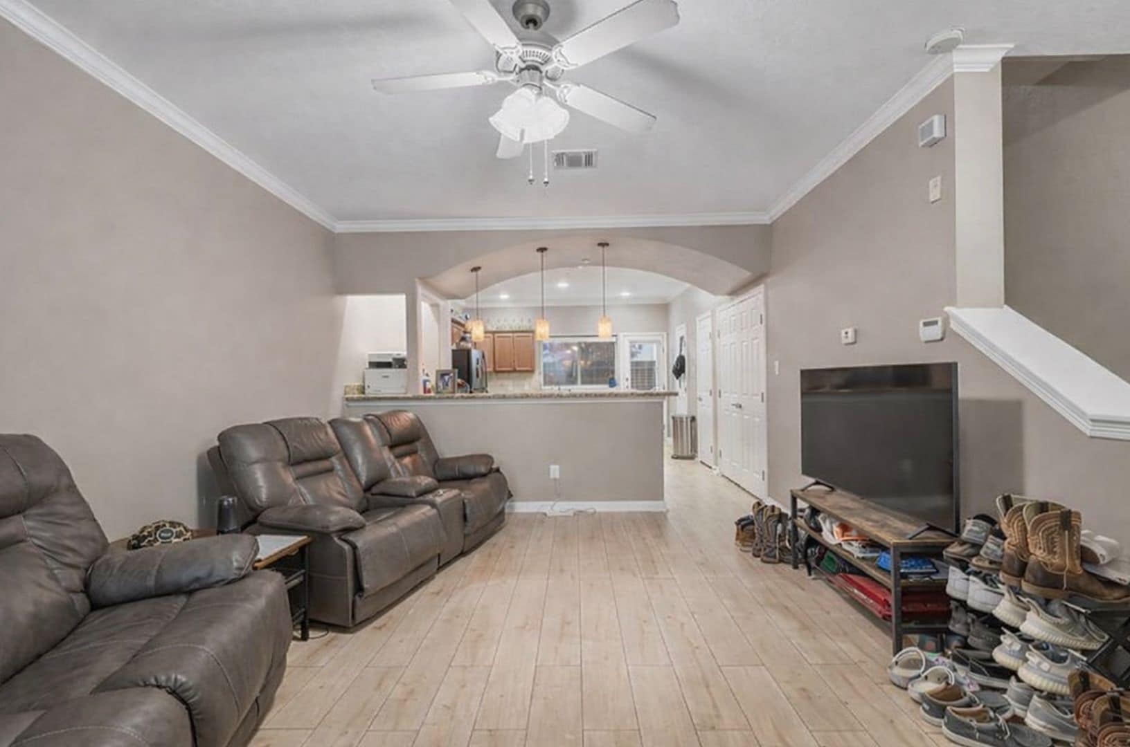 Building Photo - Available for SHORT TERM or 1 yr