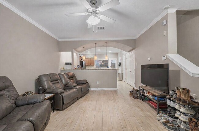 Building Photo - Available for SHORT TERM or 1 yr