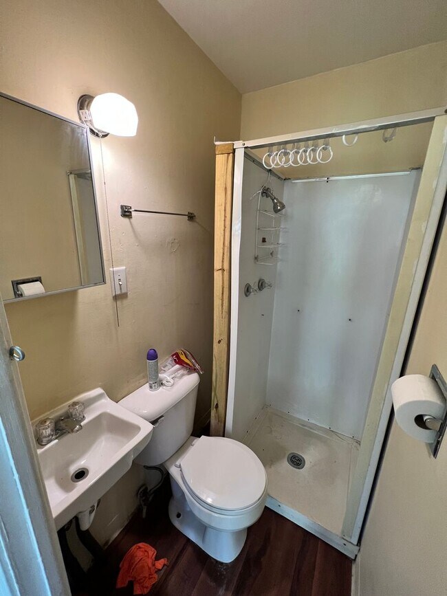 Building Photo - 1317 E 2nd St