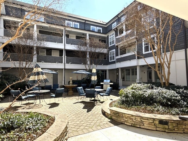 Building Photo - Fantastic Condo in South End!