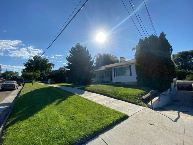 Building Photo - Nice Apartment Near College of Idaho