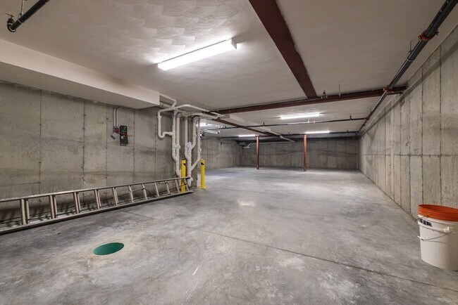 Building Photo - 67 Harvest St