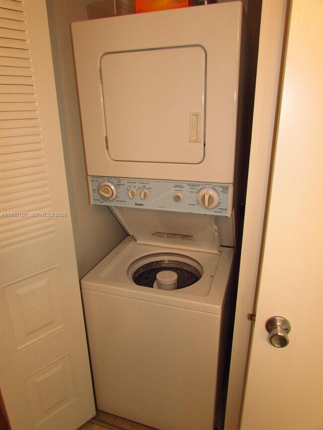 Building Photo - 1400 SW 124th Terrace