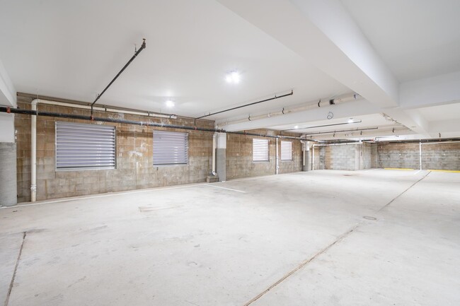 Building Photo - 541 42nd St
