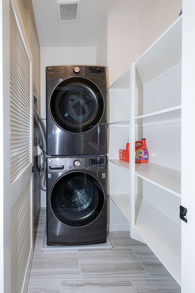 Building Photo - Bright and Airy Split-Level Townhouse in W...