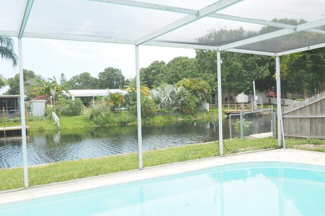 Building Photo - 10154 118th Ave