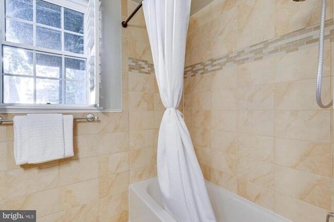 Building Photo - 4224 32nd St S