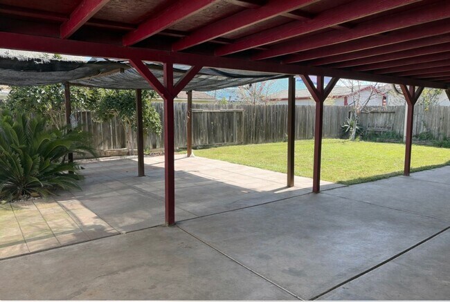 Building Photo - 3 bedroom 2 Bath home in quiet court