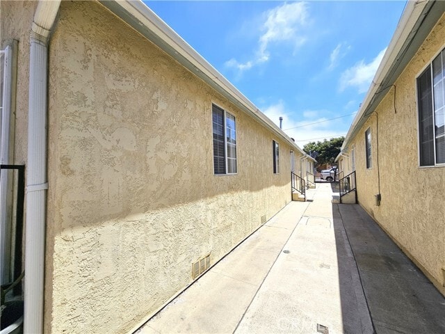 Building Photo - 656 W 21st St