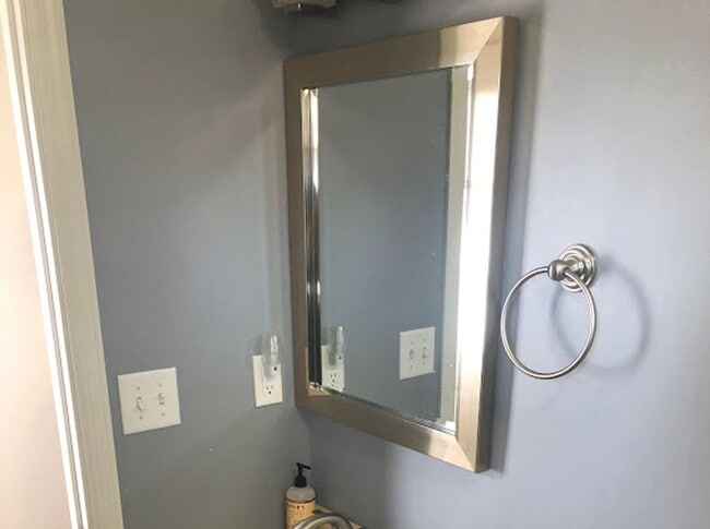 Building Photo - Single-Family Home in Greenbush Neighborhood!