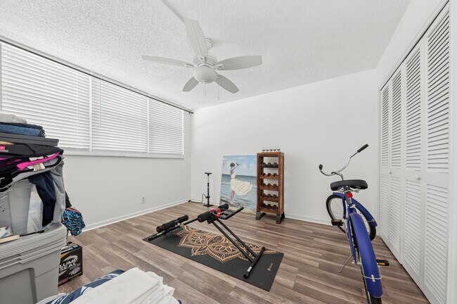Building Photo - 911 Gardenia Dr