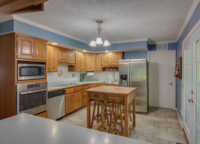 Building Photo - Don't miss out on this beautiful home!