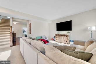 Building Photo - 124 Emperor Dr