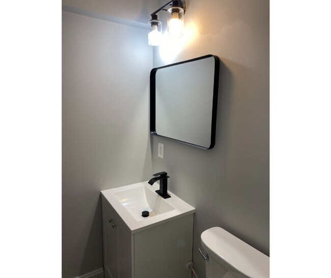 Building Photo - 2103 Belair Rd