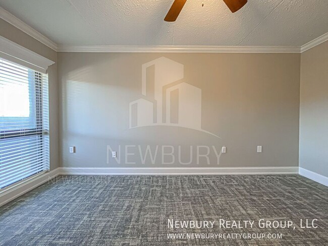 Building Photo - 530 N Main St