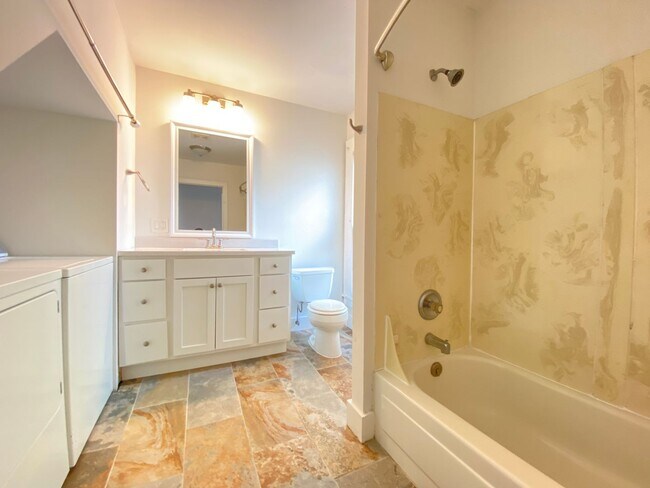 Building Photo - Hunter Ave 1273-1275 TNB