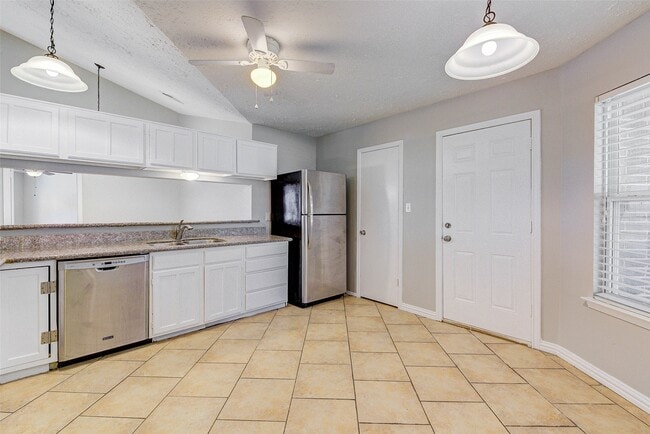 Building Photo - 13610 Tara Oak Dr