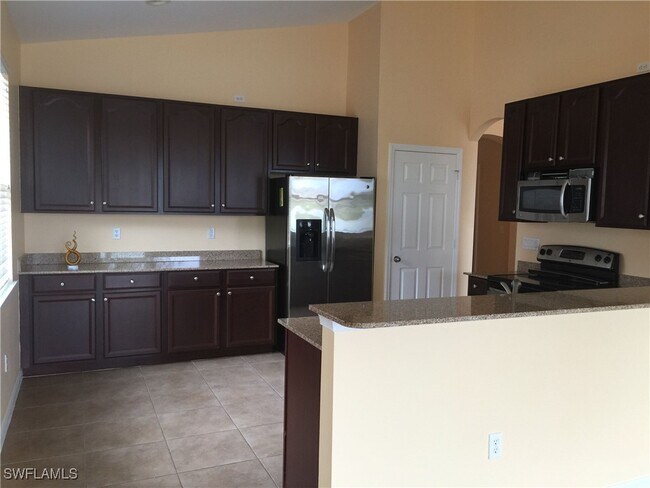 Building Photo - 1560 Birdie Dr
