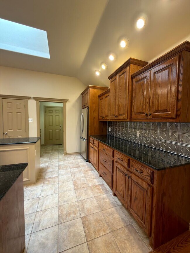 Building Photo - Immaculate garden home in Tivoli Estates