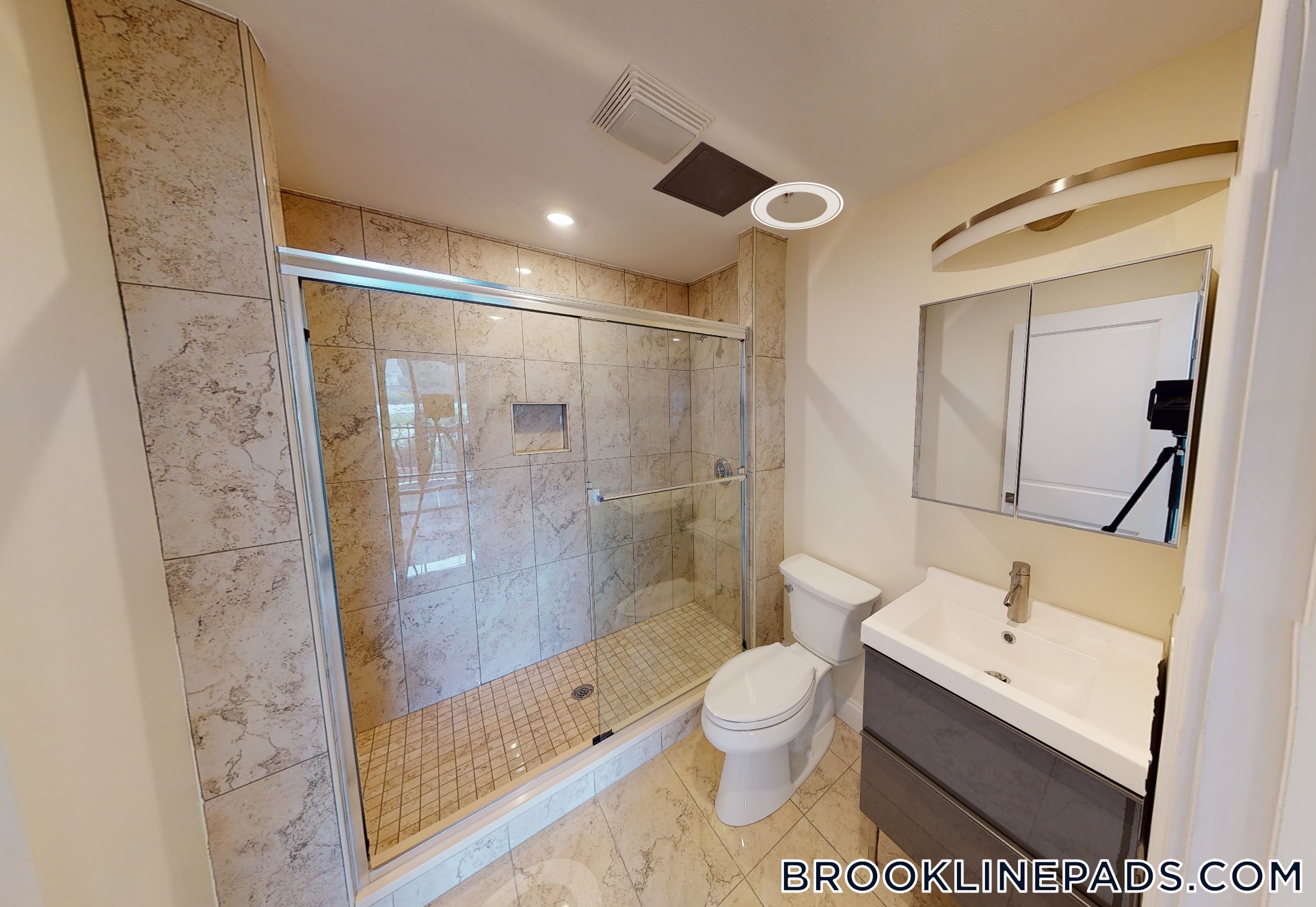 Building Photo - 1028a Commonwealth Ave