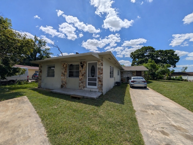 Building Photo - Well maintained 2 bedroom 1 bath rental available in Pine Castle!!