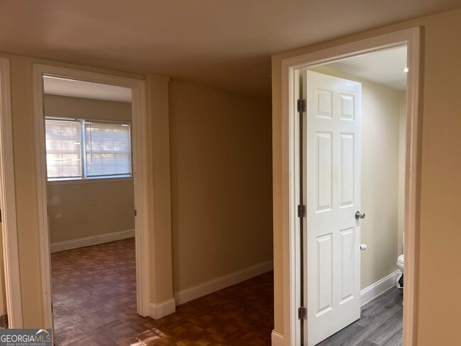 Building Photo - 416 Barbashela Dr