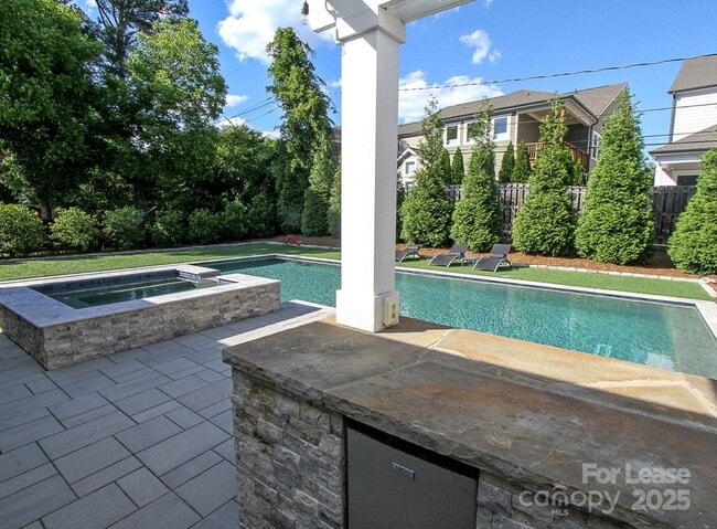 Building Photo - 501 Greystone Rd