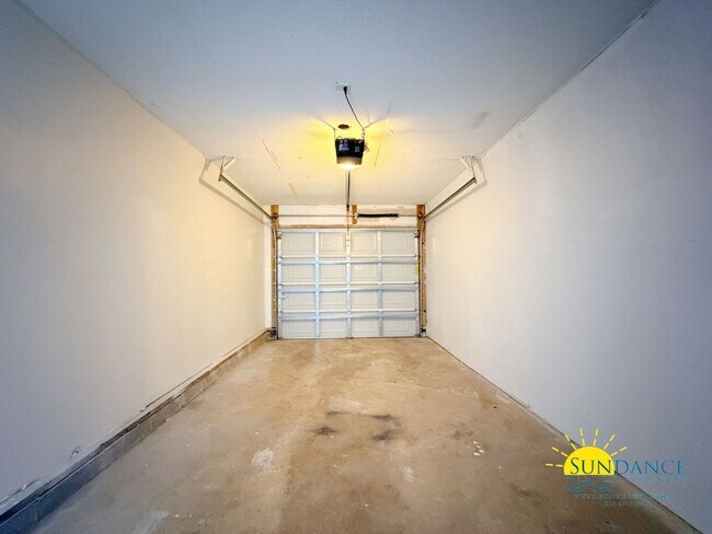 Building Photo - Charming 2BR townhome just steps from beautiful Cinco Bayou in Fort Walton Beach!