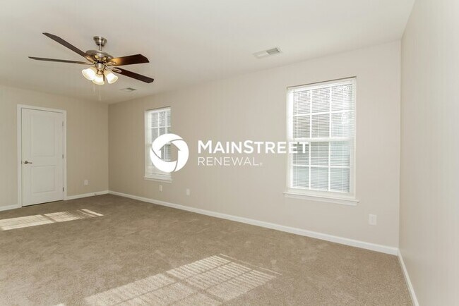 Building Photo - 3 Bedroom Pet-Friendly Home in Charlotte, NC with Main Street Renewal