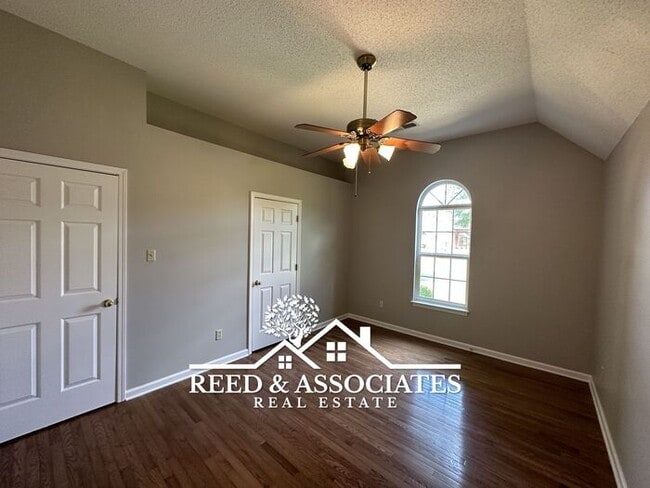 Building Photo - Nice 3 Bedroom in Collierville!