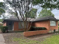 Building Photo - 888 Berkinshire Dr