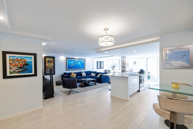 Building Photo - 3100 NE 49th St