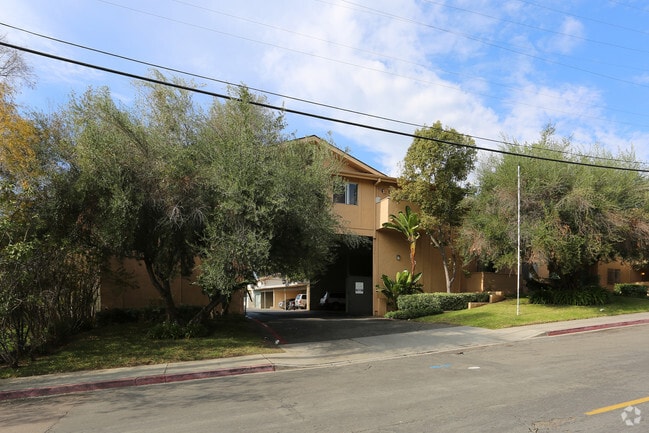 Building Photo - Vista Hills Apts