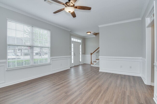 Building Photo - 317 Hogan Way
