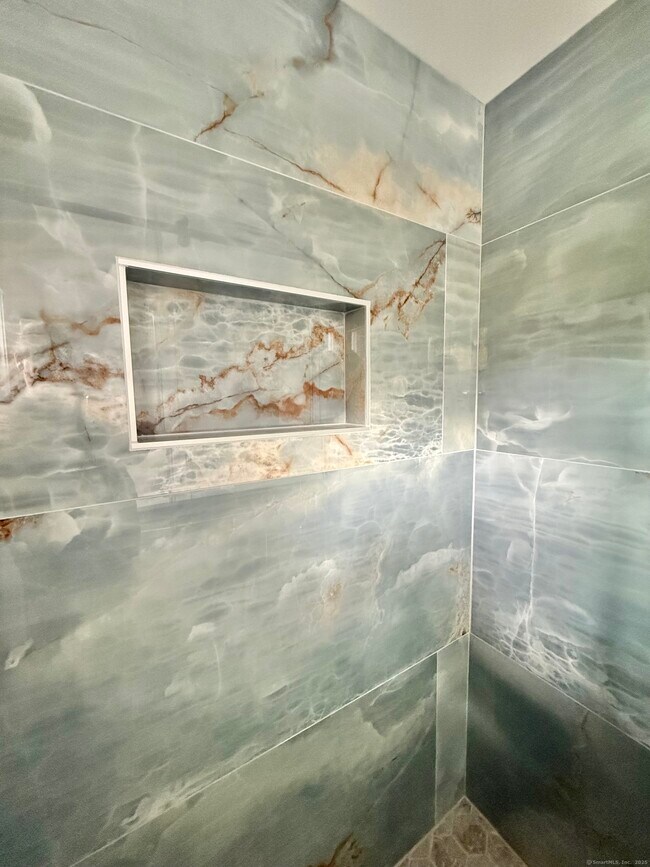 Building Photo - 18 Bay St