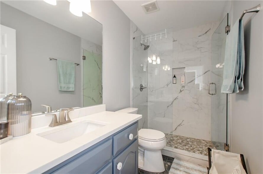 Building Photo - 238 Knob Hill Dr