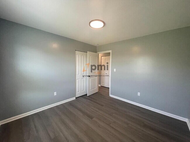 Building Photo - 5930 Fiesta Ave
