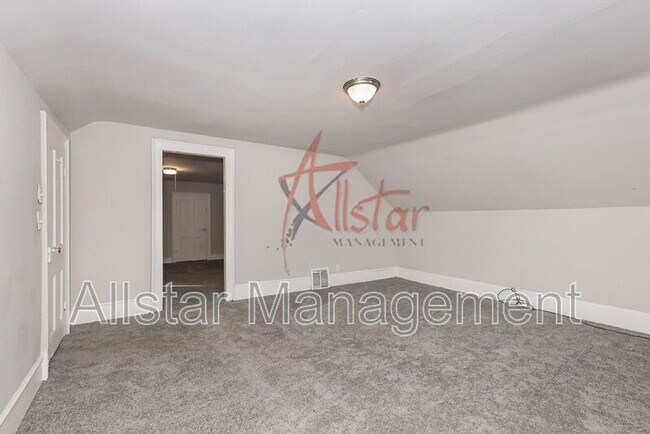 Building Photo - 3235 Erin Ave