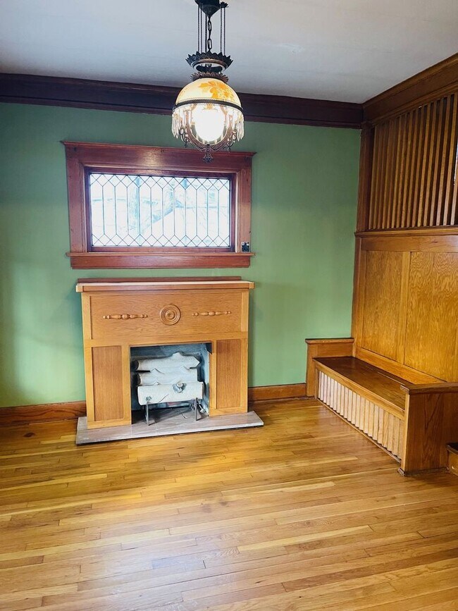 Building Photo - Historic Home in Wonderful Community!